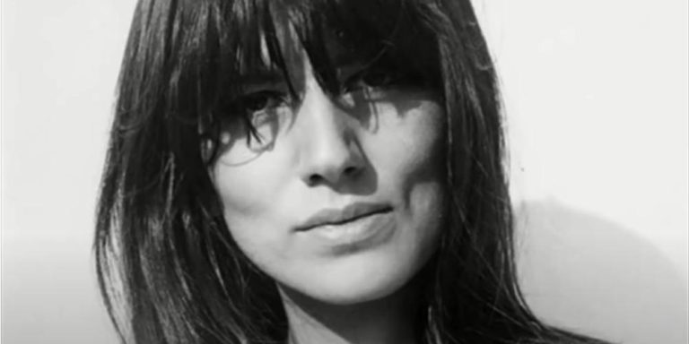 Hommage à la chanteuse, auteure et comédienne CATHERiNE RiBEiRO, pasionaria de la justice et de la paix, décédée dans la nuit du 22 au 23 août.