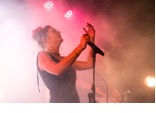 Une image contenant concert, personne, spectacle, habits

Le contenu généré par l’IA peut être incorrect.
